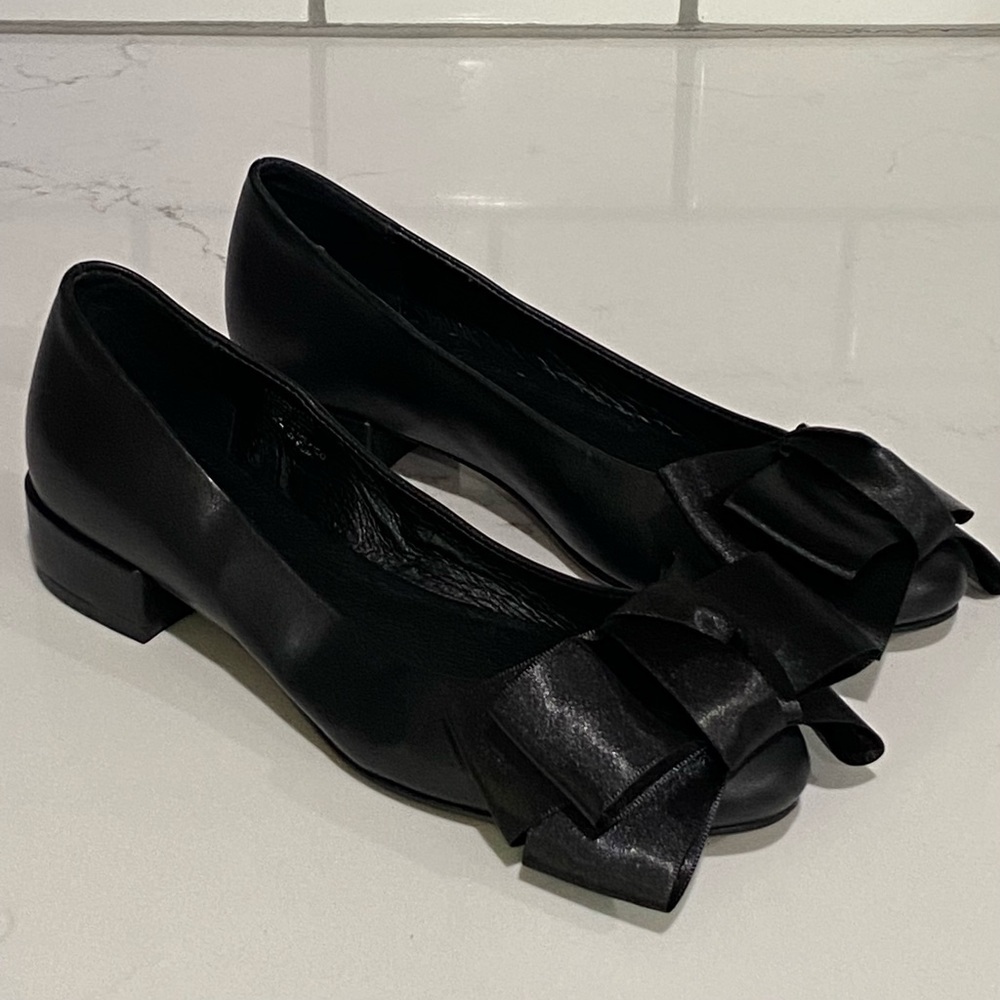 Charleston Shoe Co. Charlotte Black Satin Bow Leather Flats Size 6 New - Picture 3 of 14